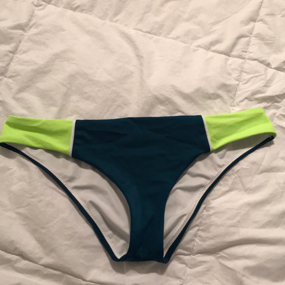 Victoria Secret Pink bathing suit bottoms !!